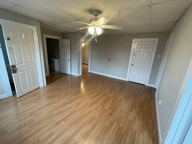 Living Room - 75 Saunders St Unit 3
