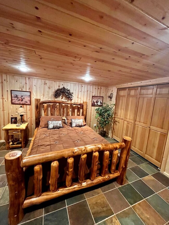 Photo - Fully Furnished Cabin Available - 10 Minut...