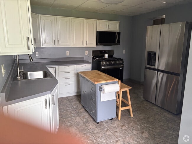 Building Photo - 413 Stephenson St Unit B Rental