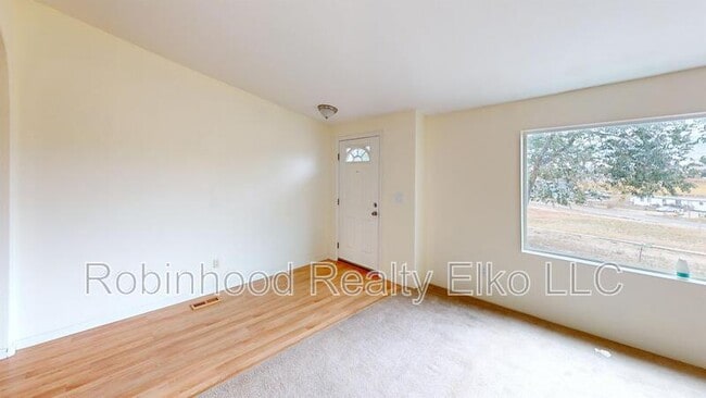 Photo - 360 Trescartes Ave