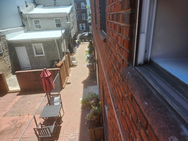 Photo - 733 Carpenter St
