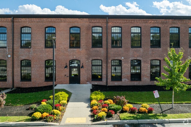 Entrance - Lincoln Lofts