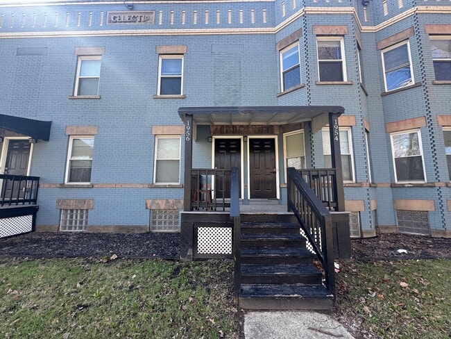 Building Photo - 1960 W 65th St Unit 1956