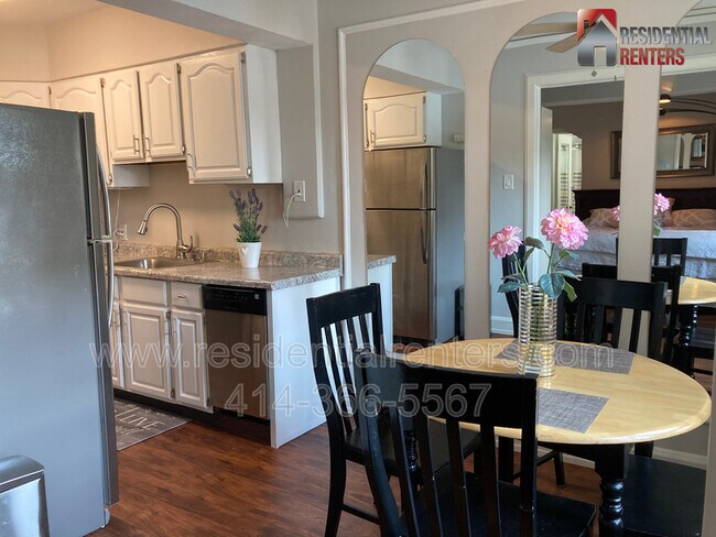 Photo - 1028 E Juneau Ave Unidad 209