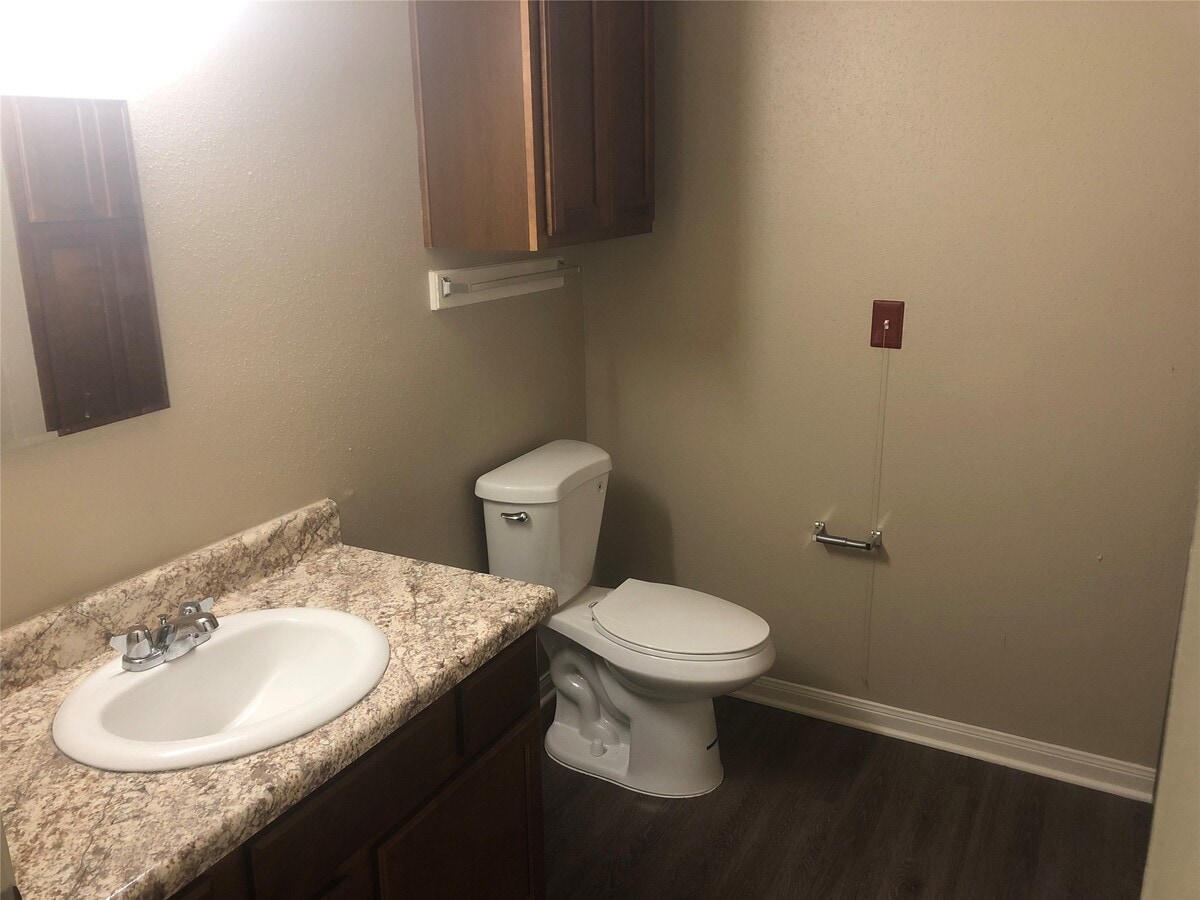 Photo - 1753 E Henderson Rd