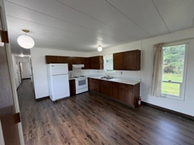 Photo - 109 Velkommen St NE
