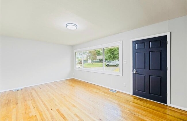 Photo - Stunning 3 bed 1 bath Ranch House