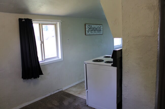 Photo - 1320 1/2 Springwater Ave