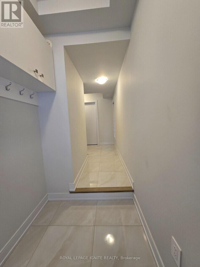 Photo - 5939 Saigon St