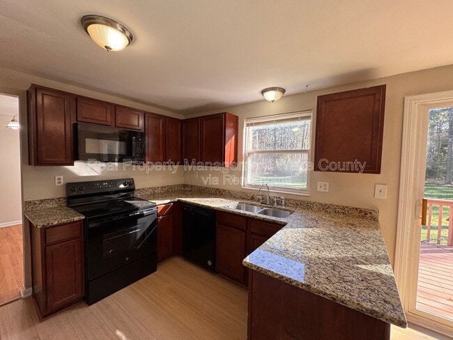 Photo - 104 Benedict Ln