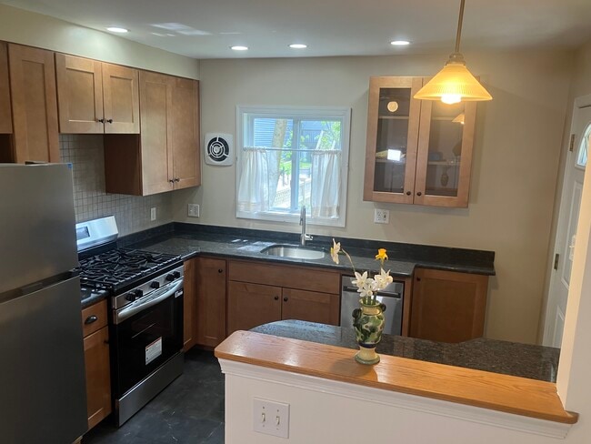 430 E Franklin St Unit first floor