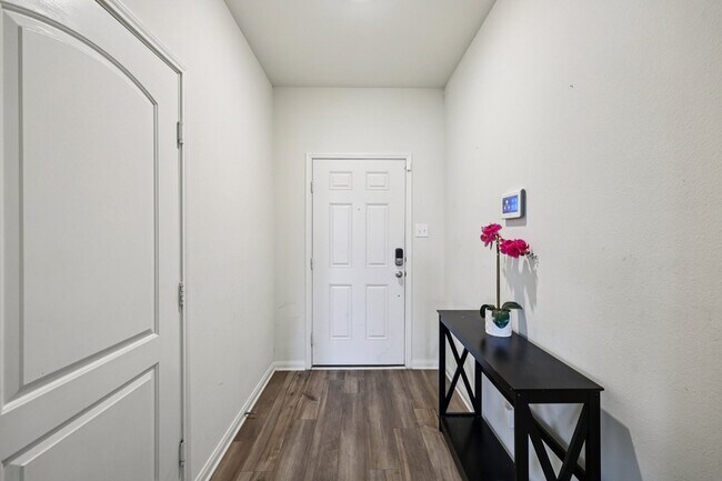 Photo - 1927 Churchill Downs Dr