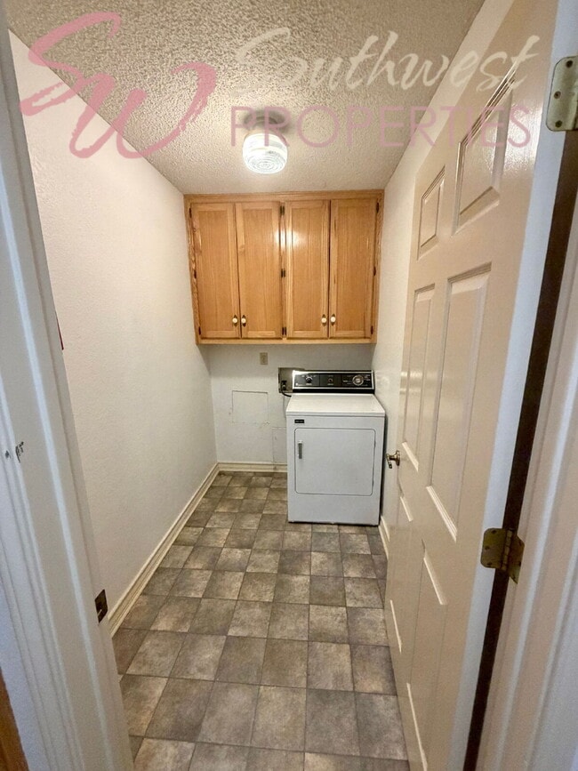 Photo - 2 bedroom 2 bath well maintained home close to city park!