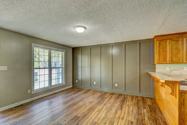 Photo - 800 Requa Rd