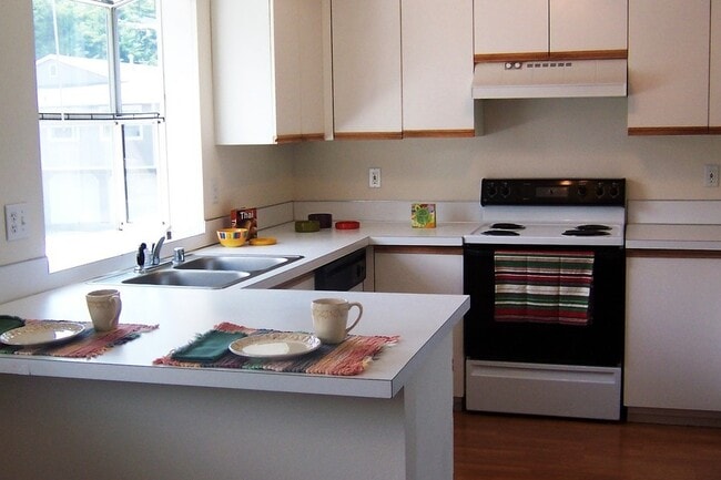 Building Photo - Noble Court Estates Rental