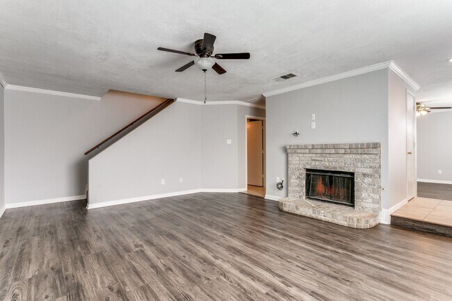 Photo - 1728 Creekpoint-