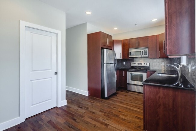 Building Photo - 2631 Catharine St Unit A