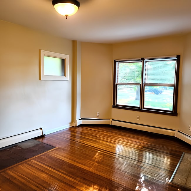 Building Photo - 121 McKinley Pkwy Unit 3