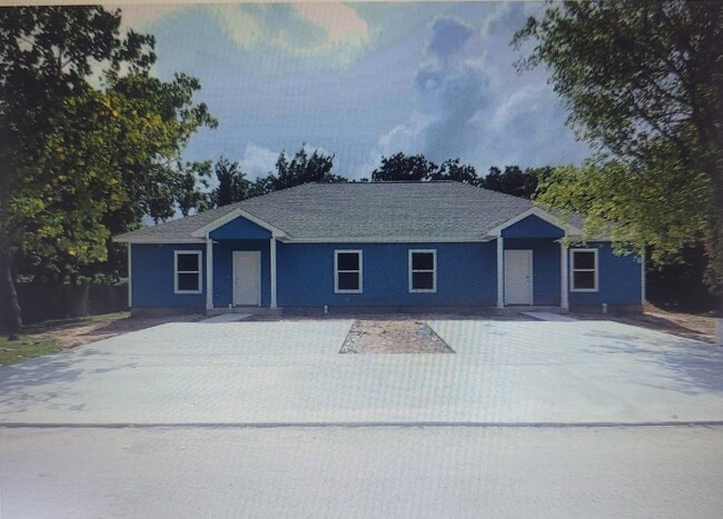 Building Photo - 2107 24th St N Rental