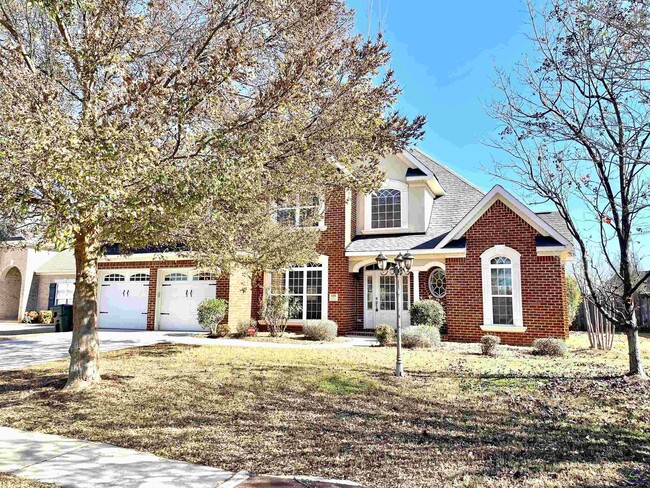 Photo - 300 Pembroke Pointe