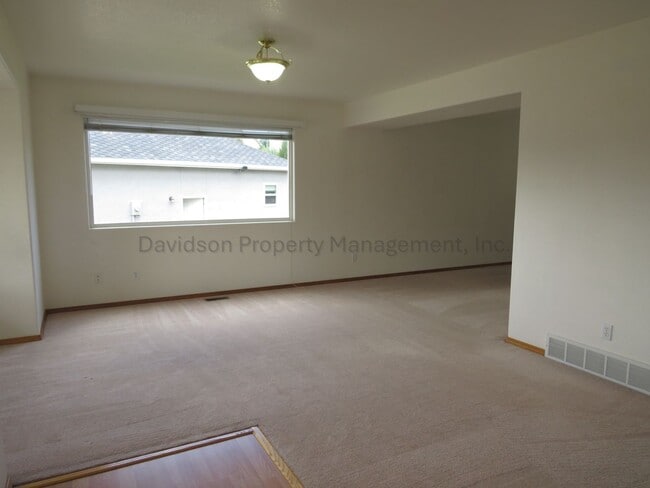 Photo - Stunning 3 Bedroom House in North Gleneagle