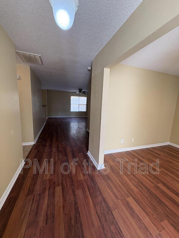 Photo - 152 Drewsbury Dr