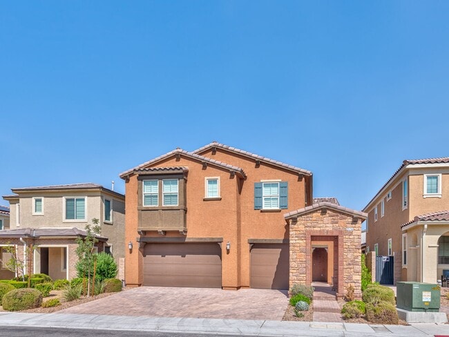 Building Photo - A unique Gem in Inspirada! 5 beds, 3 car, bedroom downstairs and Pool/spa!