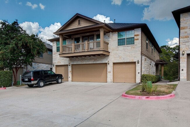 Photo - Immaculately Maintained 2/2.5 Townhome In Desirable North Location!