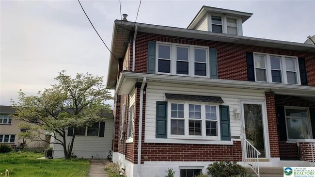 Photo - 1108 Chestnut St House