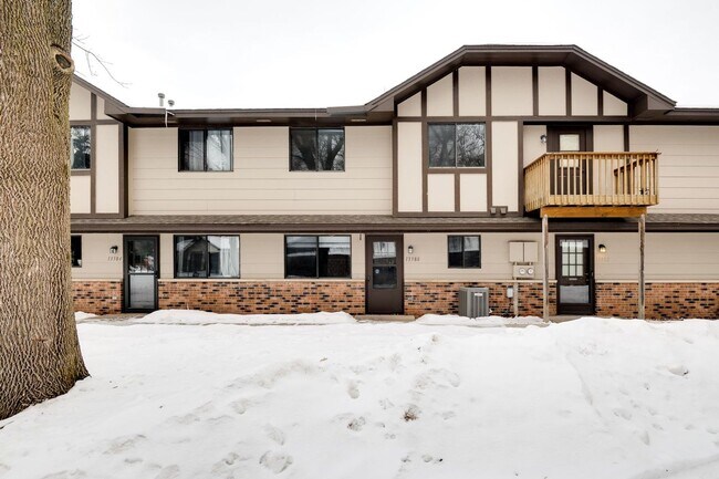 Photo - 2 Bedroom Condo in idyllic setting!