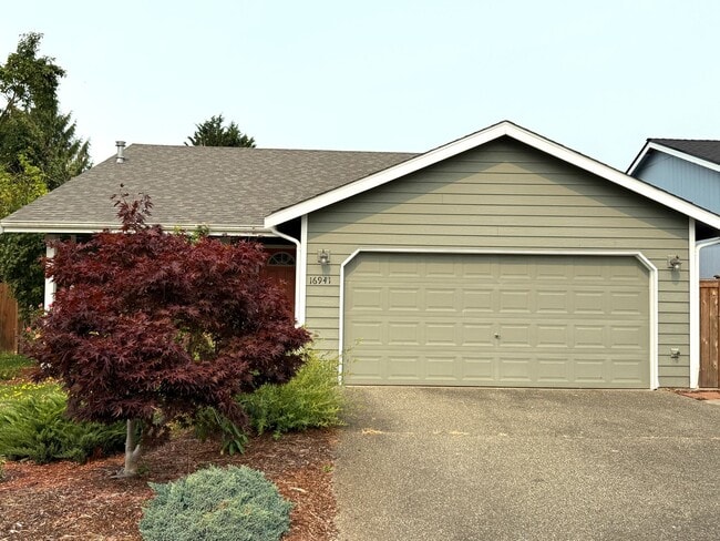 Building Photo - Charming 3 bed + bonus, 2 bath rambler - M... Rental
