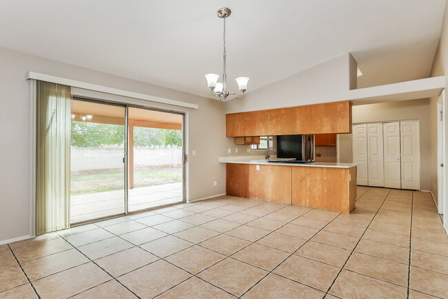 Photo - 717 E Calle Chulo Rd