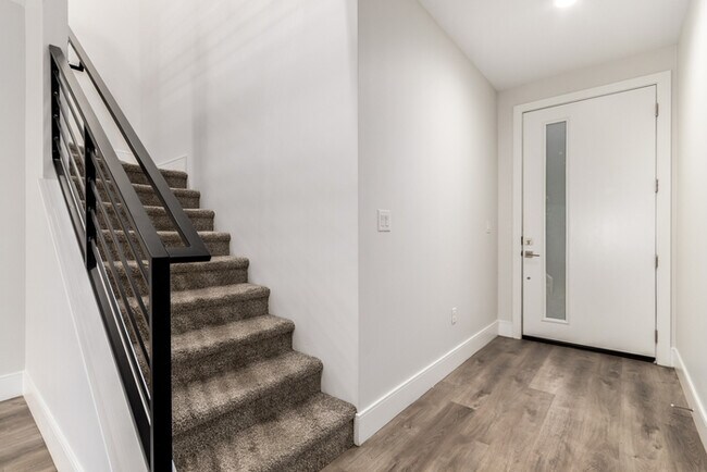 Photo - 165 E Lexington Ave