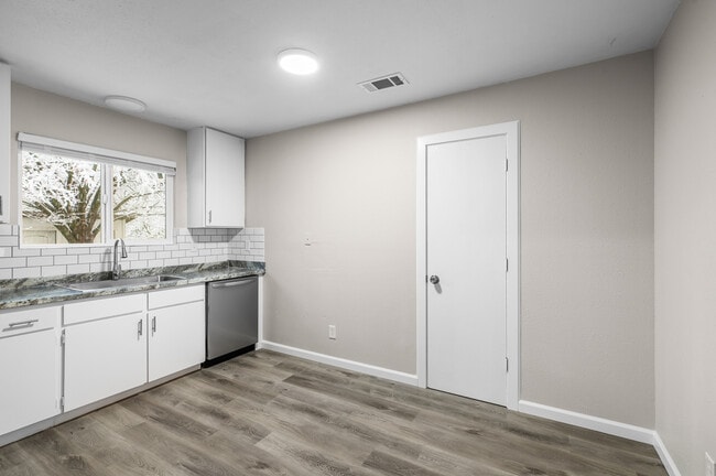 Photo - 2104 Rosamond Ave Apt 3