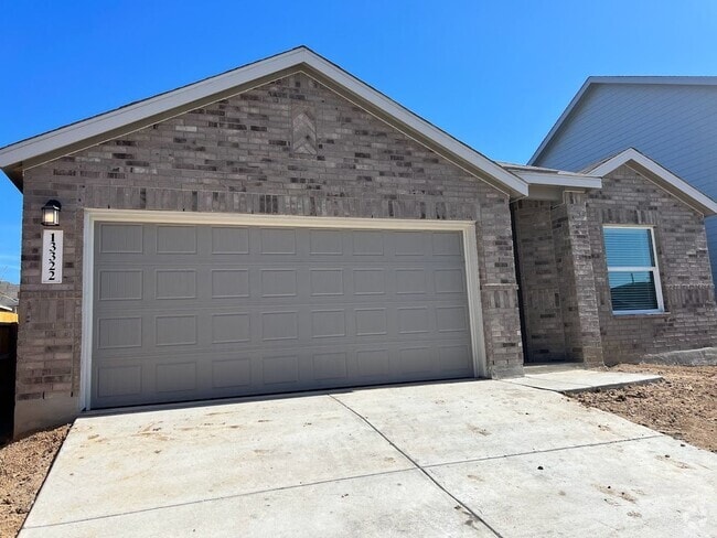 Building Photo - Spacious 4-Bedroom, 3-Bath Energy-Efficien... Rental