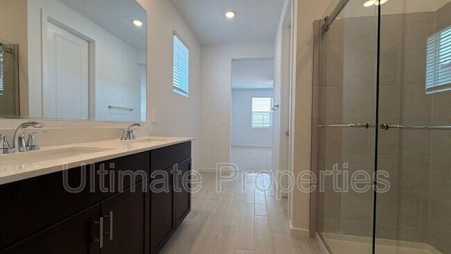 Photo - 17875 W Washington St