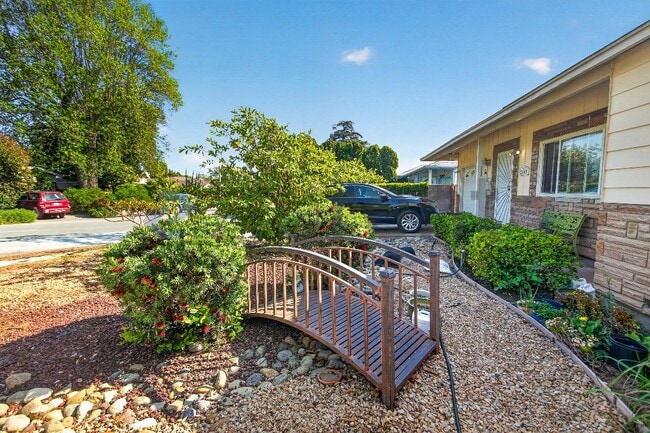 Photo - 2853 Doolittle Ave