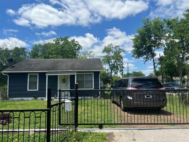 Photo - 6802 Paris St House
