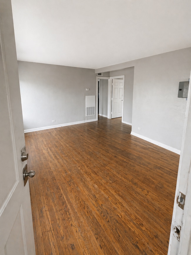 Photo - BRIGHT AND SPACIOUS 3-BEDROOM NEAR ST. MARY'S UNIVERSITY AND WOODLAWN LAKE Unidad 2345 - 03