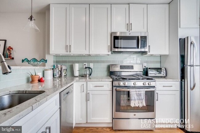 Photo - 2221 Ontario Rd NW