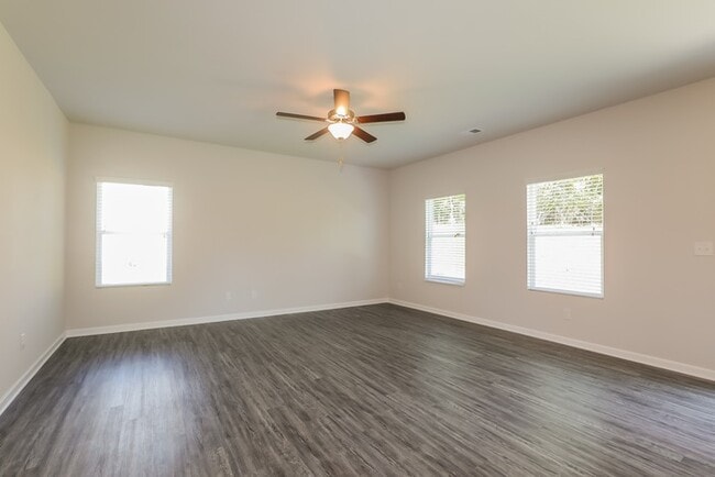 Photo - 2078 Jessica Way