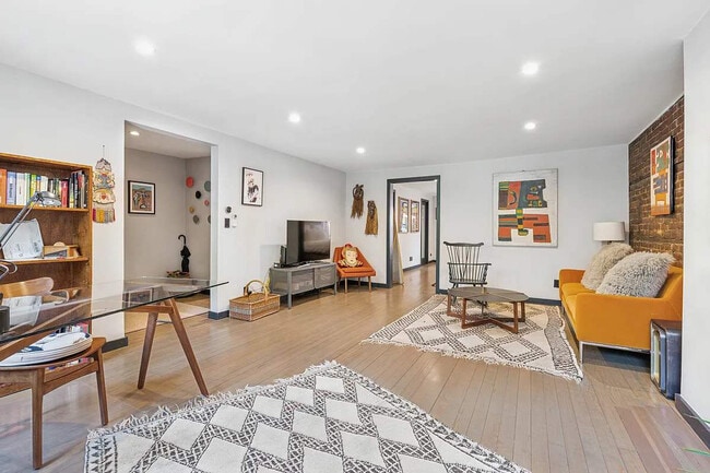 Building Photo - 7 E 129th St Unit ID1330812P