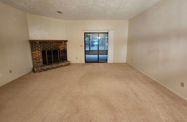 Photo - 463 E Van Buren St