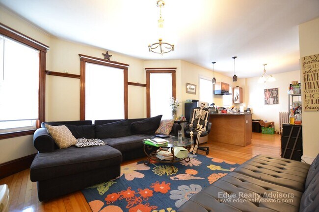 Photo - 331 Faneuil St