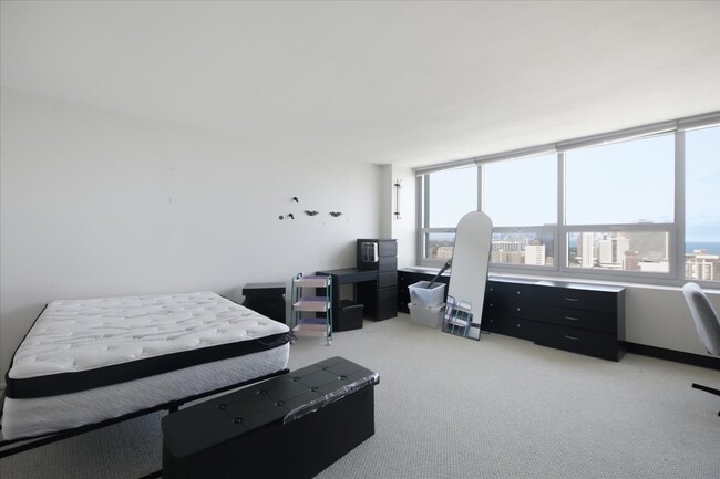 1700 E 56th St Unit 2406