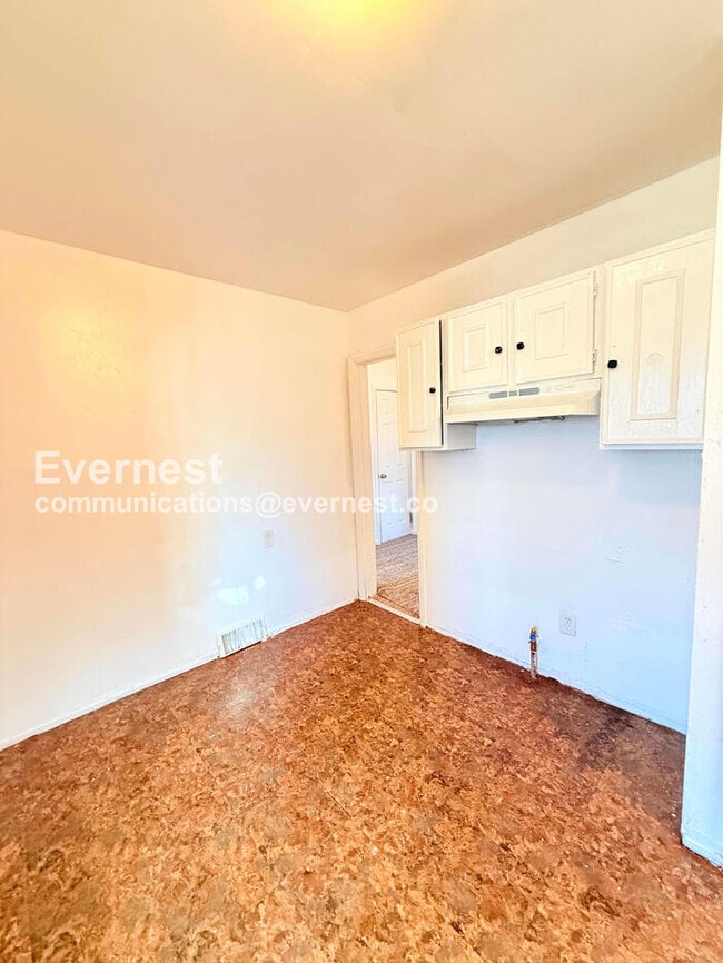 Photo - 10747 Roxbury St