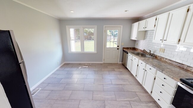 Photo - 3815 W 42nd St