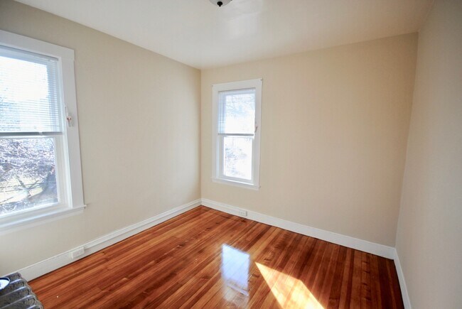 Photo - 139 E Cottage St Unit Amazing 4 bed/1.5 bath