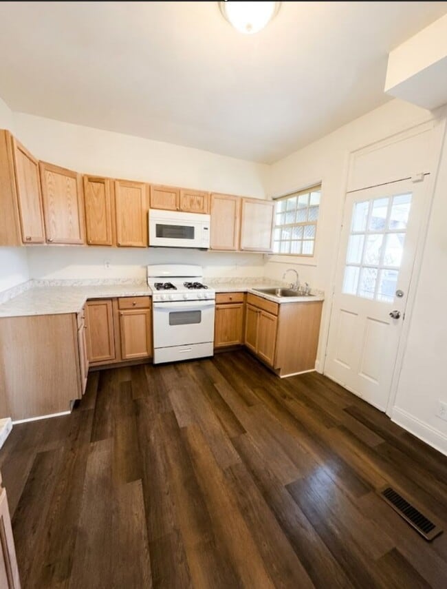 Photo - 3632 Parkdale Ave