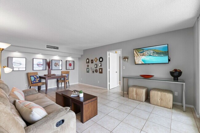 Dining/living area - 1111 N Gulfstream Ave Unit One Watergate